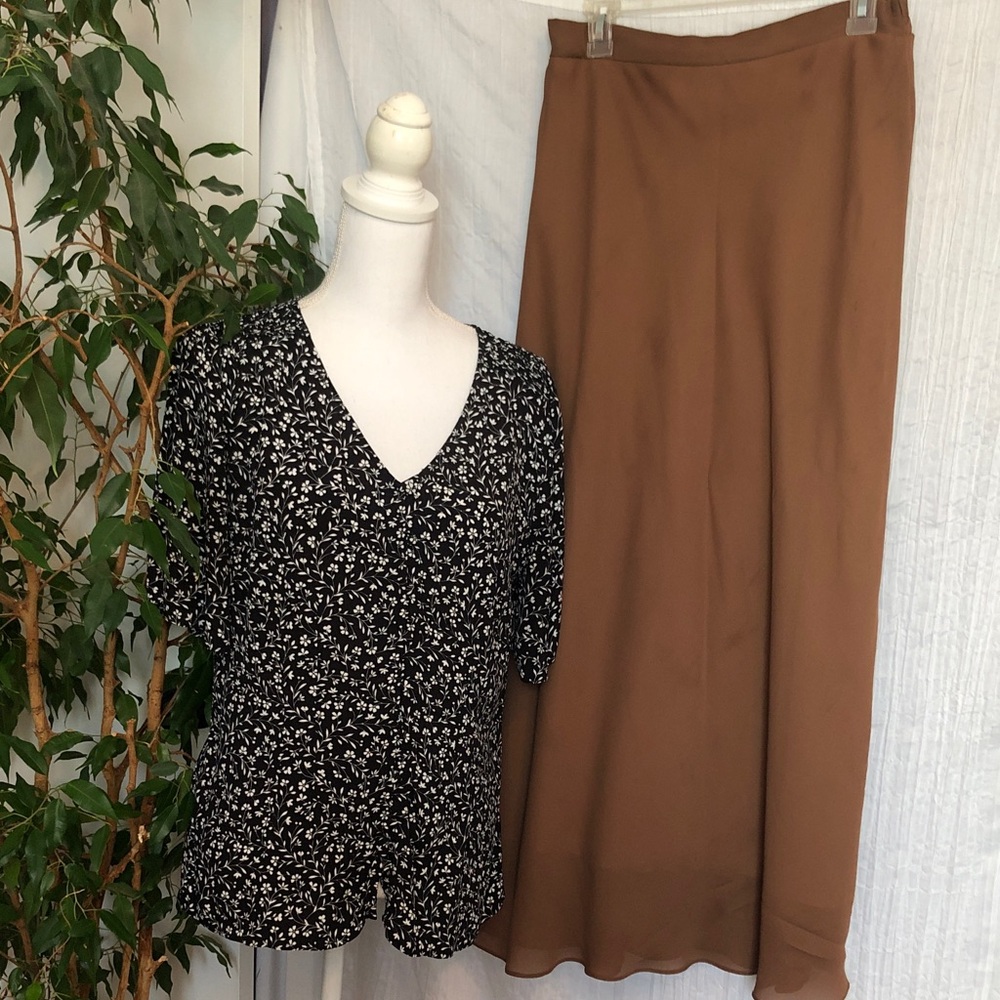 TALBOTS Sz 10 black & white floral top & SHARON MAX Sz L rust maxi skirt